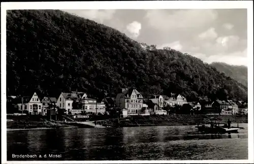 Ak Brodenbach a.d. Mosel, Blick vom Wasser auf Stadt, Fähre