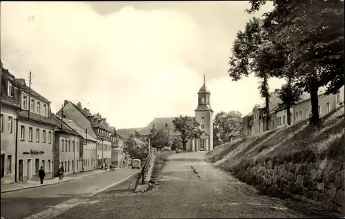 Ak Grünhain Beierfeld im Erzgebirge Sachsen, Straßenansicht, Kirche