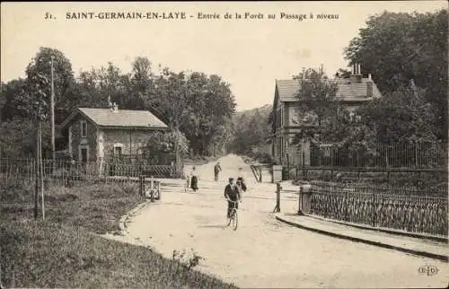 Ak Saint Germain en Laye Yvelines, Entree de la Foret au Passage a niveau