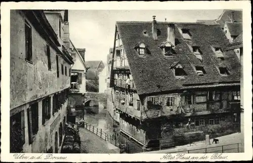 Ak Ulm an der Donau, Altes Haus an der Blau, Fischerviertel, Schiefes Haus