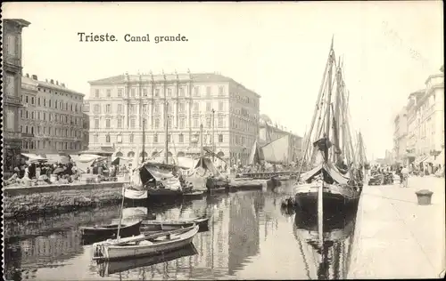Ak Triest Trieste Friuli Venezia Giulia, Canal grande, Fischerboote