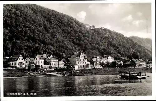 Ak Brodenbach a.d. Mosel, Blick vom Wasser auf Stadt, Fähre