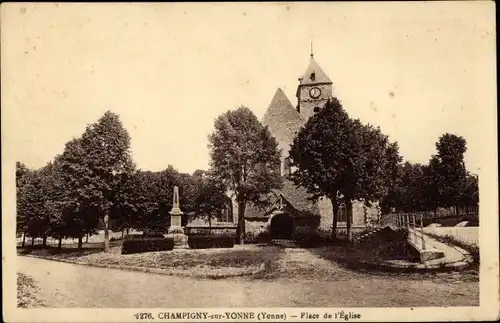 Ak Champigny sur Yonne, Place de l'Eglise