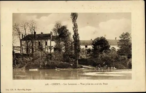 Ak Cheny Yonne, Les Laveuses, vue prise en aval du Pont, Wäscherinnen am Ufer