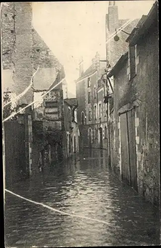 Ak Les Ponts de Cé Maine et Loire, Inondations, Une Rue