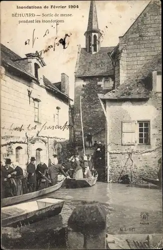 Ak Béhuard Maine-et-Loire, Inondations 1904, Sortie de messe pendant les inondations