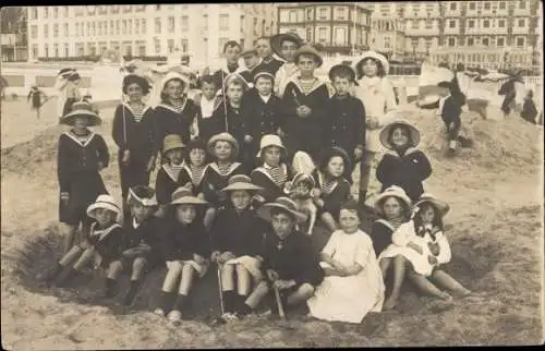 Foto Ak Trouville sur Mer Calvados, Plage, Kinder am Strand, 1912