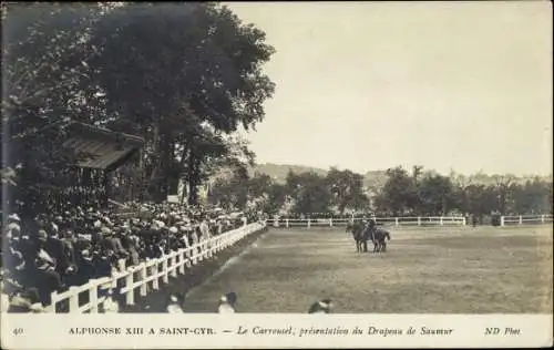 Ak Saint Cyr Yvelines, Alphonse XIII, le Carrousel, presentation du Drapeau de Saumur