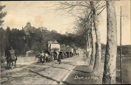 Ak Dun sur Meuse, Deutscher Armeekonvoi, Planwagen, I. WK