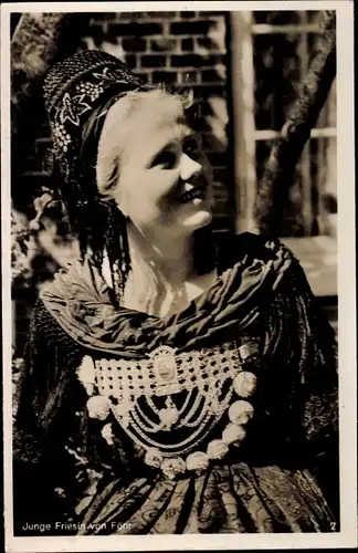 Ak Junge Friesin von Föhr in traditioneller Tracht