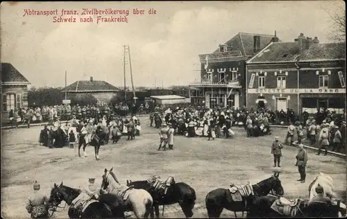 Ak Abtransport französischer Zivilbevölkerung über die Schweiz nach Frankreich, Kriegsgefangene,I WK