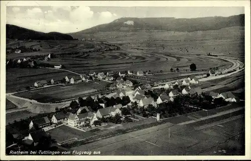 Ak Rietheim Weilheim Schwäbische Alb, Blick auf den Ort, Fliegeraufnahme