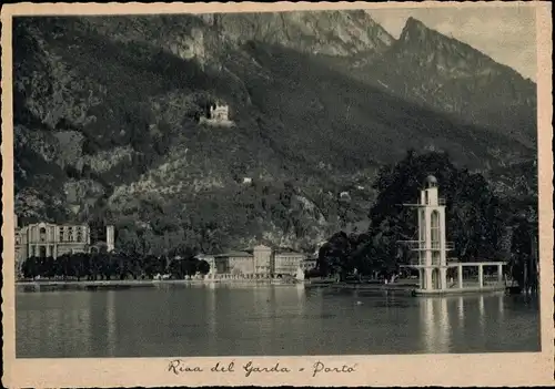 Ak Riva del Garda Trentino, Porto, Blick auf den Ort, Sprungturm