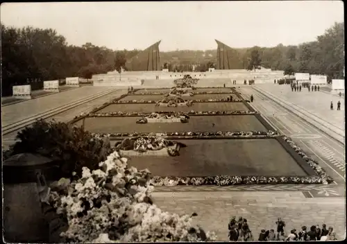 Ak Berlin Treptow, Ehrenmal der Sowj. Armee