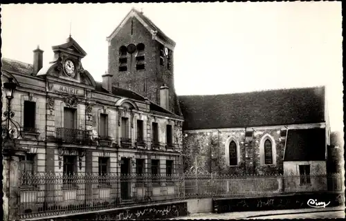 Ak Favieres en Brie Seine-et-Marne, La Mairie et l'Eglise