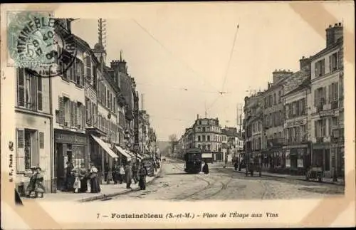 Ak Fontainebleau Seine et Marne, Place de l'Etape aux Vins, Straßenbahn, Geschäfte