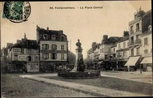 Ak Fontainebleau Seine et Marne, La Place Carnot, Geschäfte, Denkmal