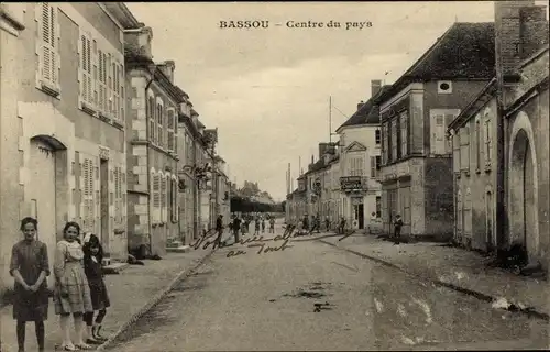 Ak Bassou Yonne, Centre du pays