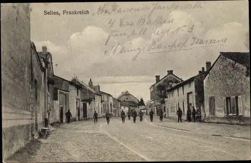 Ak Selles Marne, Straßenpartie im Ort