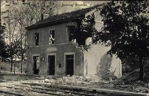 Ak Dontrien Marne, Zerstörter Bahnhof, Gleisseite, Kriegszerstörungen, I WK