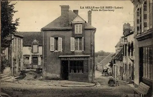 Ak La Selle sur le Bied Loiret, Route de Courtenay, Boulangerie Garreau