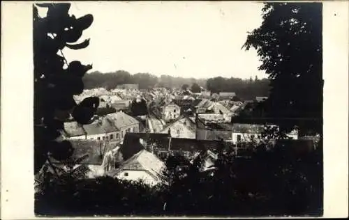 Foto Ak Neufchâtel sur Aisne, Totalansicht der Ortschaft