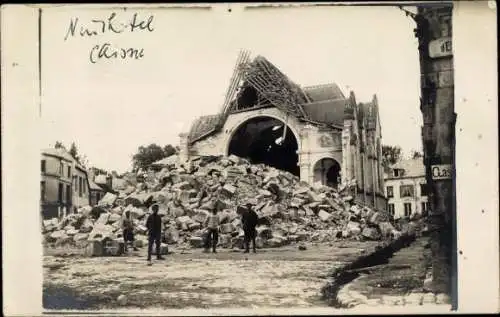 Foto Ak Neufchâtel sur Aisne, Zerstörte Kirche, Kriegszerstörungen, I WK