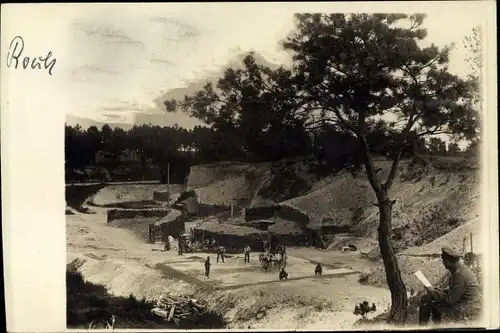 Foto Ak Boult sur Suippe Marne, Unterstand, Soldaten, I WK