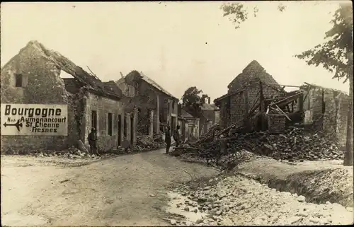 Foto Ak Marne, Hausruinen, Kriegszerstörungen, I WK, Straße nach Bourgogne