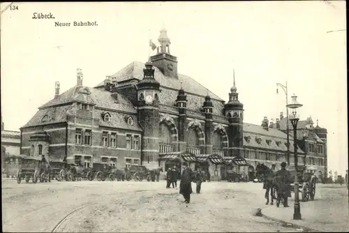 Ak Hansestadt Lübeck, Neuer Bahnhof, Straßenseite