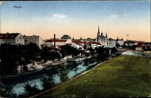 Ak Plzeň Pilsen Stadt, Blick auf den Ort