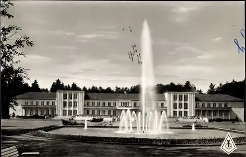 Ak Bad Lippspringe in Westfalen, Kurhaus am Kaiser Karls Park, Springbrunnen