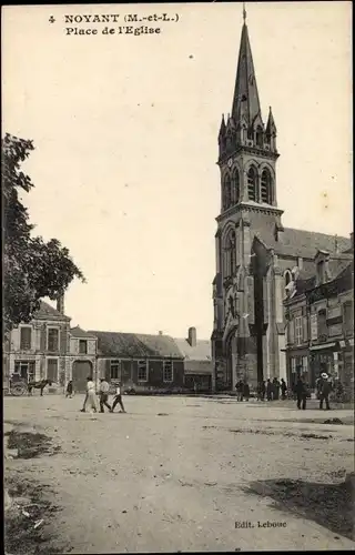 Ak Noyant Maine et Loire, Place de l'Église