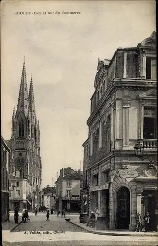 Ak Cholet Maine et Loire, Cafe et Rue du Commerce, Eglise