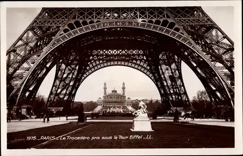 Ak Paris VII, Le Trocadero pris sous la Tour Eiffel
