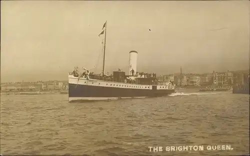 Foto Ak Dampfschiff Brighton Queen vor der Küste