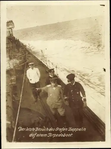 Foto Ak Graf Ferdinand von Zeppelin an Bord eines Kaiserlichen Torpedobootes, 1916, Offiziere