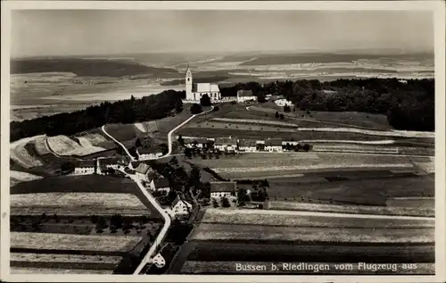 Ak Möhringen Unlingen in Baden Württemberg, Berg Bussen, Landschaft, Kirche, Fliegeraufnahme