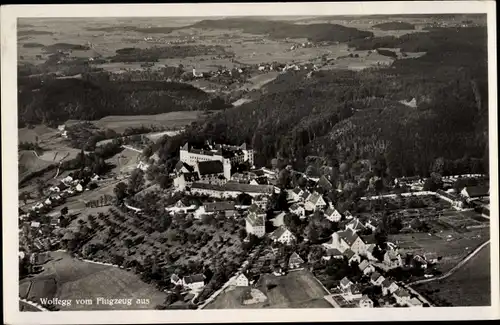 Ak Wolfegg in Württemberg, Totalansicht der Ortschaft, Fliegeraufnahme