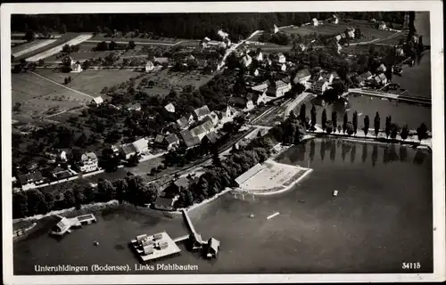 Ak Unteruhldingen Uhldingen Mühlhofen am Bodensee, Blick auf den Ort, Pfahlbauten, Fliegeraufnahme