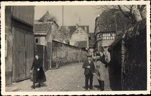 Foto Ak Ladenburg am Neckar Baden, Straßenpartie, Anwohner, 1937