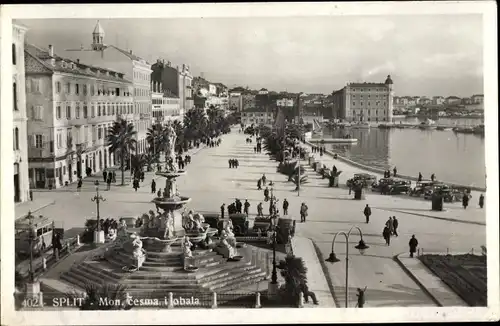 Foto Ak Split Kroatien, Mon. cesma i obala, Denkmal, Palmen, Straßenpartie