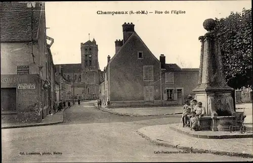 Ak Champeaux Seine et Marne, Rue de l'Eglise, Kinder, Restaurant, Kirche