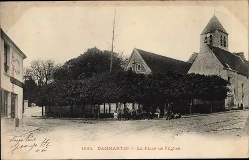 Ak Dammartin Seine et Marne, La Place de l'Eglise
