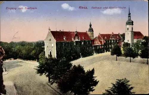 Ak Riesa an der Elbe Sachsen, Eingang zum Stadtpark, Rathaus und Klosterkirche
