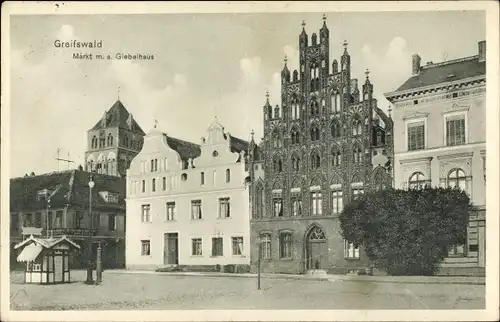 Ak Hansestadt Greifswald, Alte Häuser am Markt