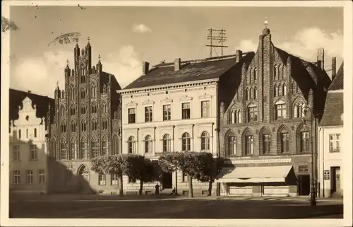 Ak Hansestadt Greifswald, Alte Häuser am Markt