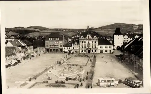 Foto Ak Beroun Beraun Mittelböhmen, Namesti, Marktplatz, Busse, Teilansicht