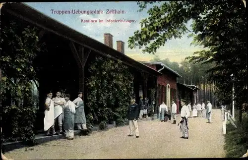 Ak Zeithain in Sachsen, Truppenübungsplatz, Kantinen im Infanterie Lager, leger gekleidete Soldaten