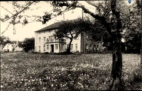 Ak Lauba Lawalde in Sachsen, Konsum Gaststätte Stadt Hamburg, Gartenansicht